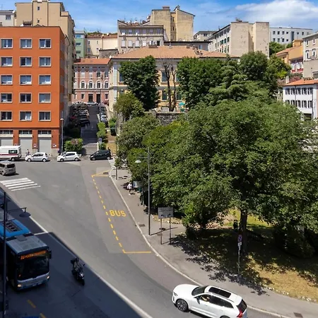 Moderno Monolocale In Centro Апартаменти Трієст